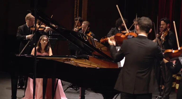 12 yaşındaki piyanist iki konserle sahnede