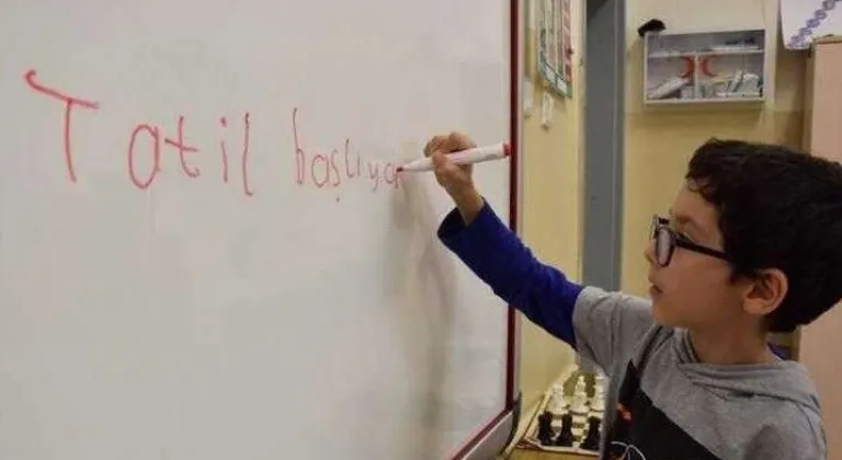 18 milyon öğrenci ara tatile çıkıyor... Tatil kitapları erişime açıldı