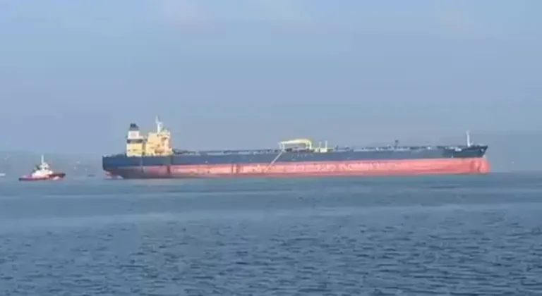 1915 Çanakkale Köprüsü önlerinde arızalanan tanker güvenli bölgeye çekildi