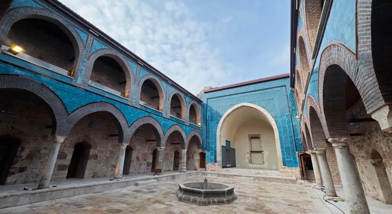 748 yıllık Gök Medrese'nin restorasyon çalışmalarında sona gelindi