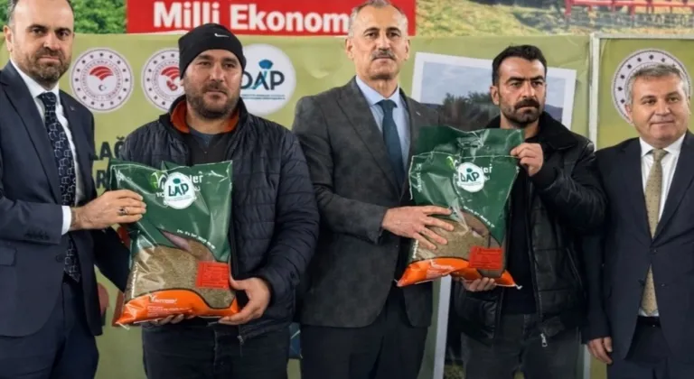 Ağrı’da 440 çiftçiye 44 ton yonca tohumu katkısı