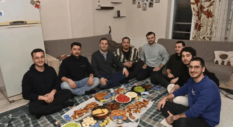 Ahmet Akın, Öğrencilerle Sahurda Buluştu