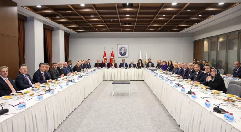 AK Parti Genel Merkezi’nde yerel yönetimler istişaresi