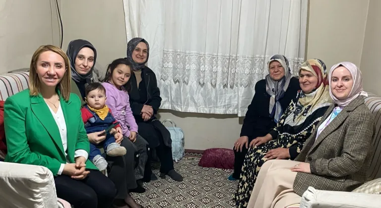 AK Partili kadınlardan Bilecik Pazaryeri’nde Ramazan ziyareti