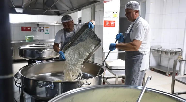 Alanya Aşevi, İhtiyaç Sahiplerine Günde İki Öğün Sıcak Yemek Sağlıyor