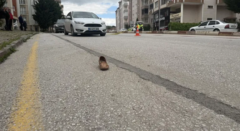 Alkollü sürücünün kullandığı otomobilin çarptığı kadın kurtarılamadı