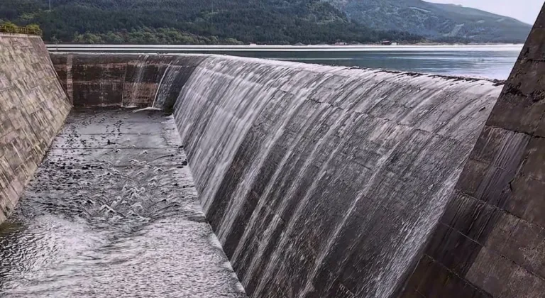 Almus Barajı’nda taşkın alarmı: Turhal’da esnaf kepenk kapattı (3)