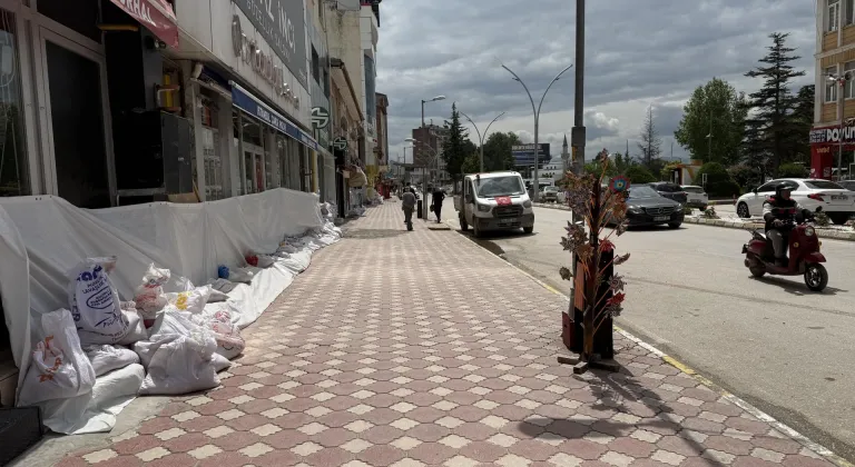 Almus Barajı’nda taşkın alarmı: Turhal’da esnaf kepenk kapattı 