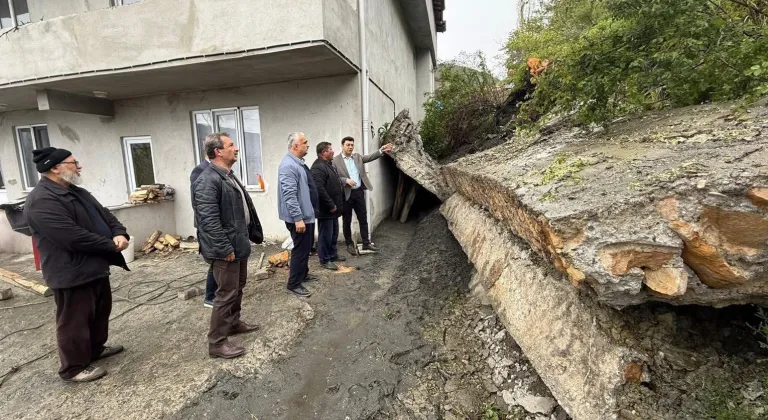 Almus'ta istinat duvarı çöktü