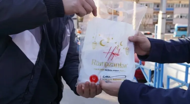 Ankara Keçiören Belediyesi’nden İftar Saatinde Kumanya ve Tatlı İkramı








