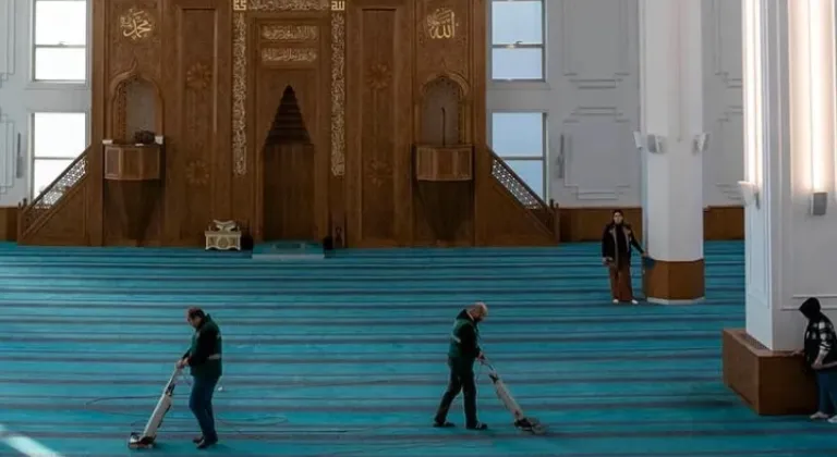 Ankara'da Kandil Öncesi Cami Temizliği Yapıldı








