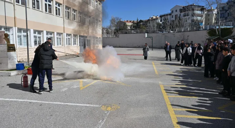 Ankara’da öğrencilere afet ve yangın eğitimi