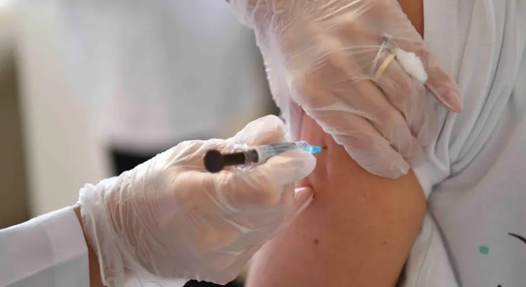 Ankara'da örnek HPV aşı uygulaması devam ediyor