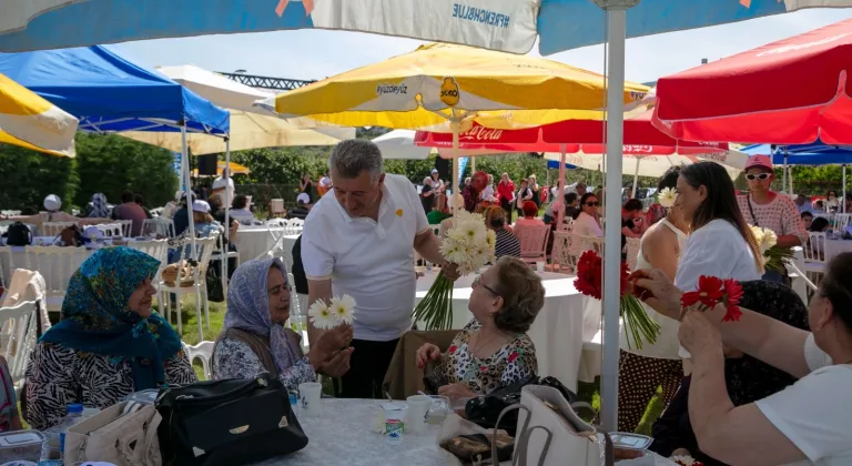 Anneler Günü’nde Güzelbahçe’de sevgi dolu buluşma