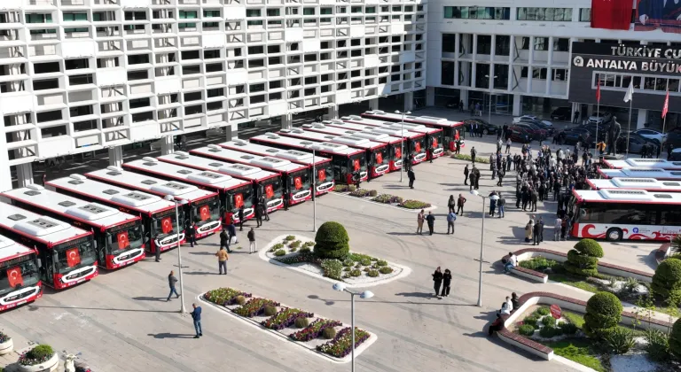 Antalya Büyükşehir’den toplu taşıma filosuna 19 yeni otobüs