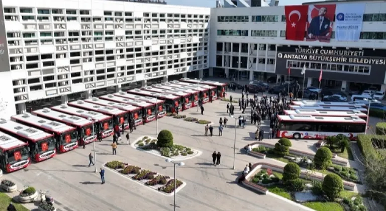 Antalya Büyükşehir'den toplu taşıma filosuna 19 yeni otobüs