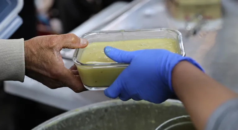 Antalya Mobil Aşevi Kepez’de ikramda bulundu