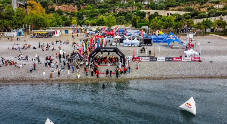 Antalya’da 21 ülkeden 750 sporcu kulaç attı