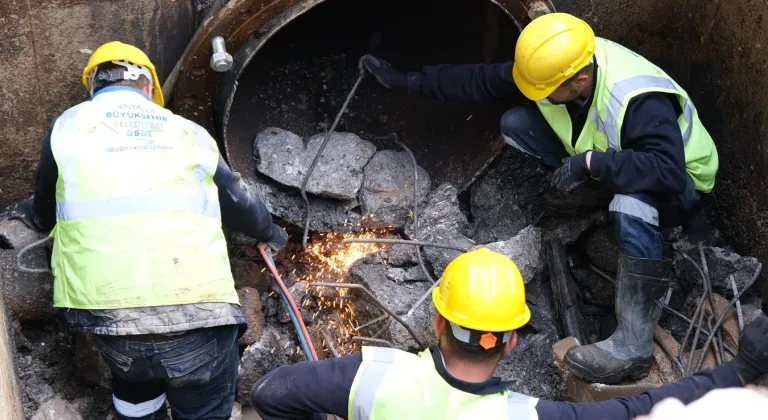 Antalya’da 35 yıllık ana hat vana yenilendi