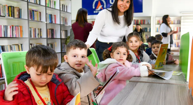 Antalya’da çocuklardan anlamlı Kütüphane Haftası ziyareti