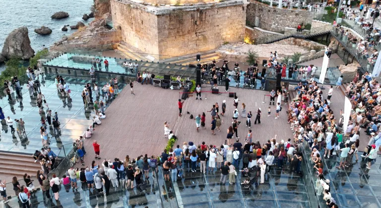 Antalya’da Gün Batımına Müzik Eşlik Etti