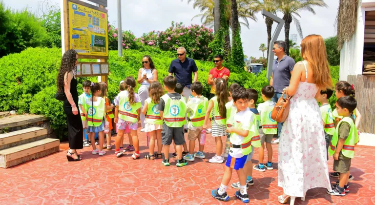 Antalya'da minik çevreciler Mavi Bayrak’la tanıştı