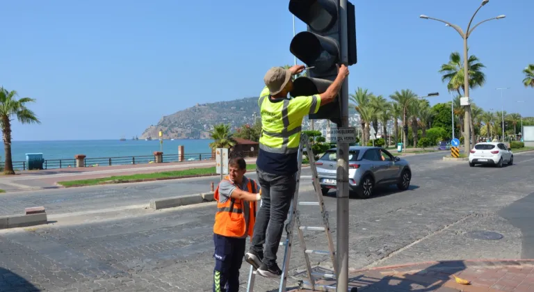 Antalya’da Okul Çevrelerinde Trafik Güvenliği İçin Bakım Çalışması Başlatıldı