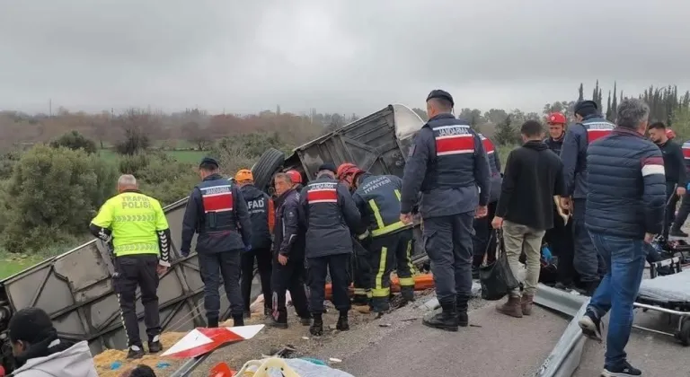 Antalya’da yolcu otobüsü devrildi: 8 ölü, 26 yaralı
