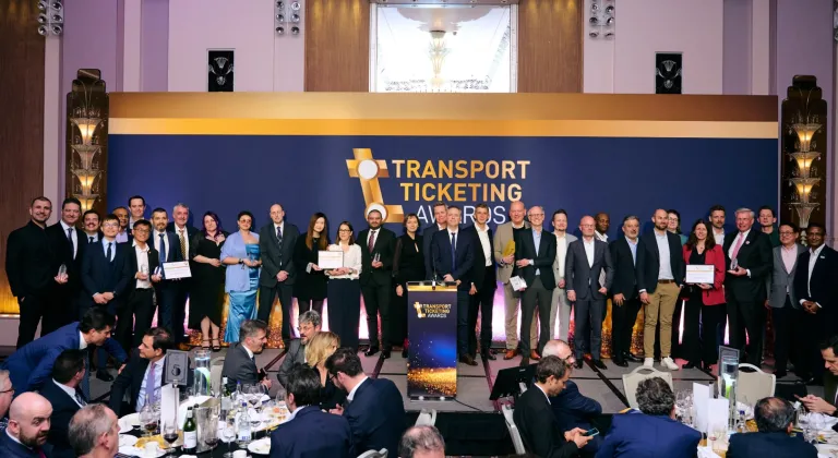 Antalyakart Londra’dan birincilikle döndü