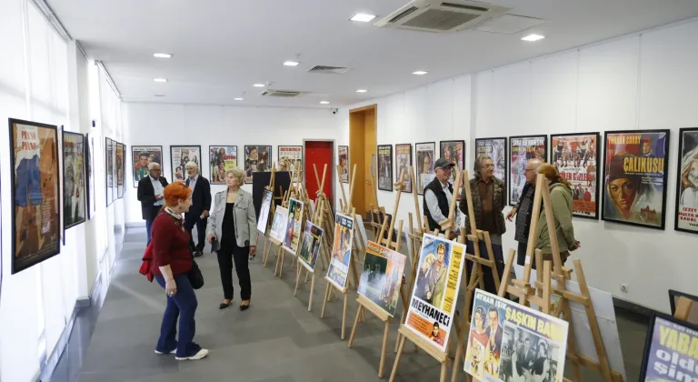 Antalyalılar Yeşilçam afişleriyle zamanda yolculuğa çıkıyor