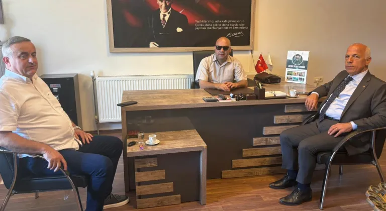 Artvin Ticaret Borsası Heyeti’nden görme engelli üyelerine anlamlı ziyaret