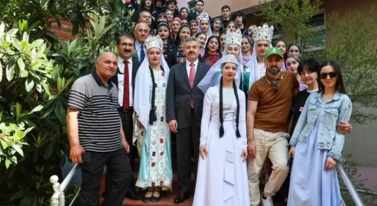 Artvin Valisi Ergün, Gürcistanlı Çocuklarla 23 Nisan Coşkusunu Paylaştı

