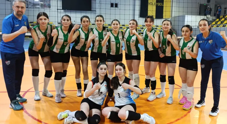 Artvin’de genç kızlar voleybolunun şampiyonu Artvinspor