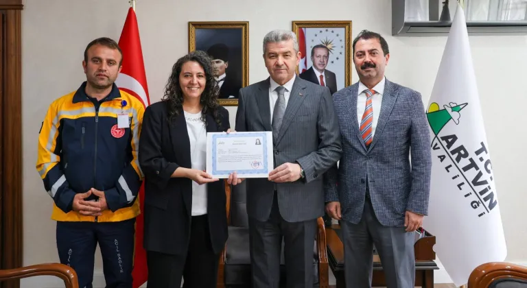 Artvin'de yılın sağlık çalışanları ödüllendirildi