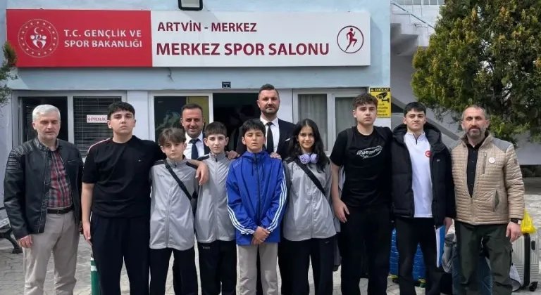 Artvinli taekwondocular madalya için Antalya’ya gitti