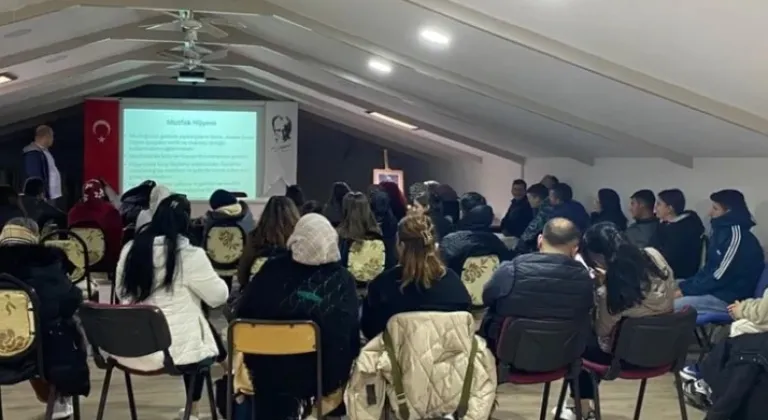 Ayvalık Belediyesi'nden Personeline Düzenli Hijyen Eğitimi








