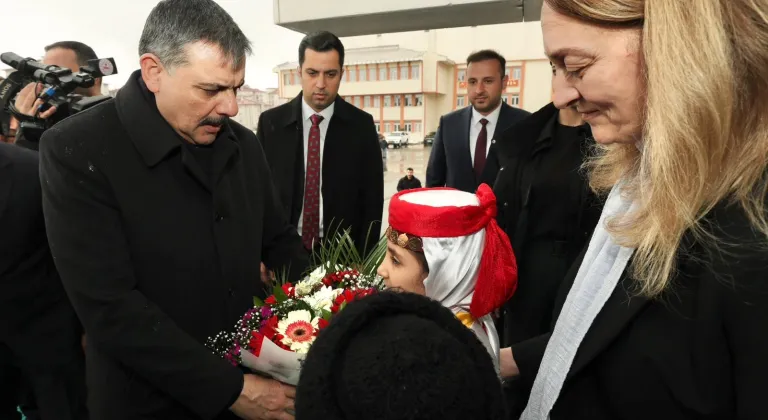 Bakan Çiftçi Ağrı’da... Valilik ziyaretinde vatandaş odaklı hizmetleri değerlendirdi