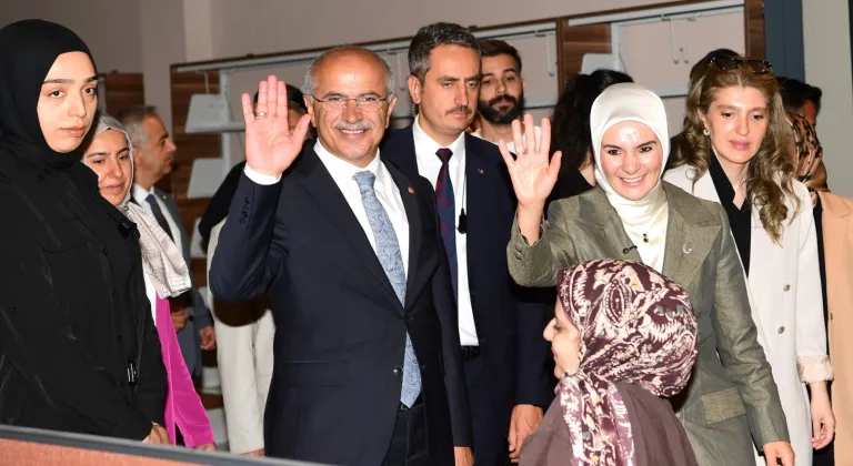 Bakan Göktaş’tan Malatya’da Şehir Kütüphanesi’ne Ziyaret