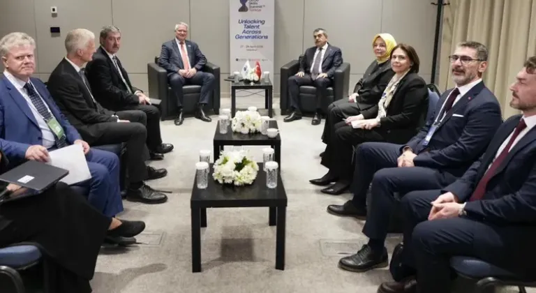 Bakan Tekin OECD Zirvesi Çalışmalarına Katıldı