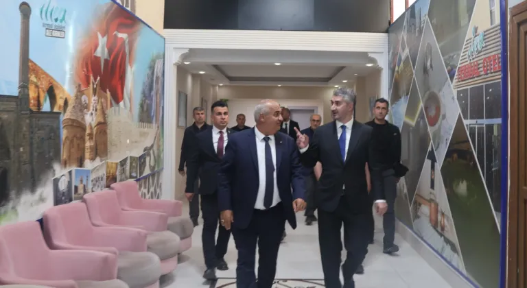 Bakan Yardımcısı Tarıkdaroğlu Aziziye’de