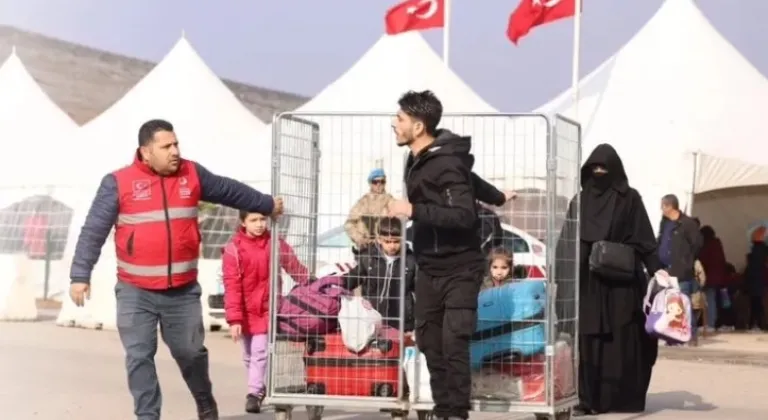 Bakan Yerlikaya, 175 Bin Suriyeli’nin Güvenli Geri Dönüşünü Açıkladı

