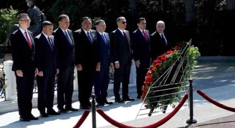 Bakan Yerlikaya’dan Haydar Aliyev’in Kabrine Anlamlı Ziyaret








