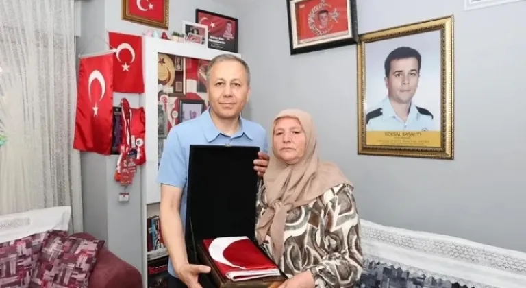 Bakan Yerlikaya’dan Şehit Ailesine Anlamlı Ziyaret









