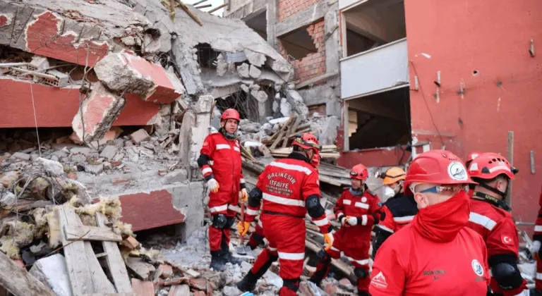 Balıkesir İtfaiyesi Ortak Tatbikatta Gücünü Gösterdi