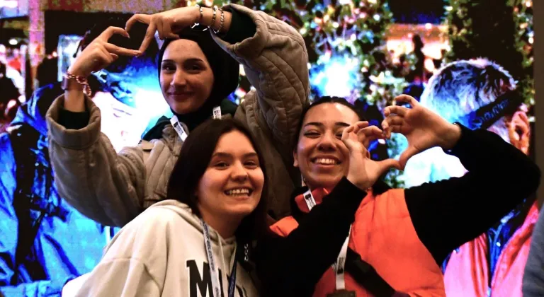 Balıkesir’de 'Avlu Gece Oryantiringi' renkli görüntülere sahne oldu