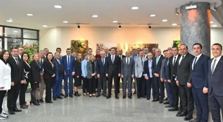 Balıkesir'de Başkan Akın, A Takımına Teşekkür Etti








