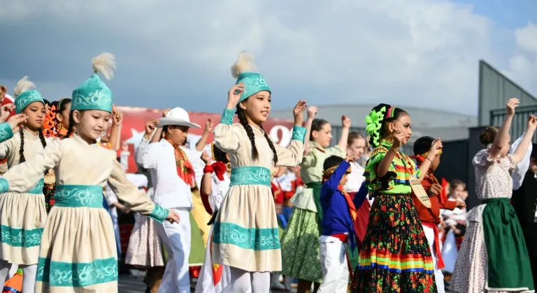 Balıkesir’de Uluslararası Çocuk Festivali coşkusu