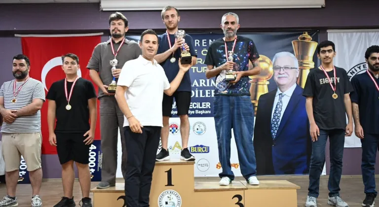 Başkan Akın, Uluslararası Satranç Turnuvası’nda Ödül Törenine Katıldı