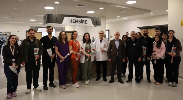 Başkan Bozbey'den sağlık çalışanlarına ziyaret