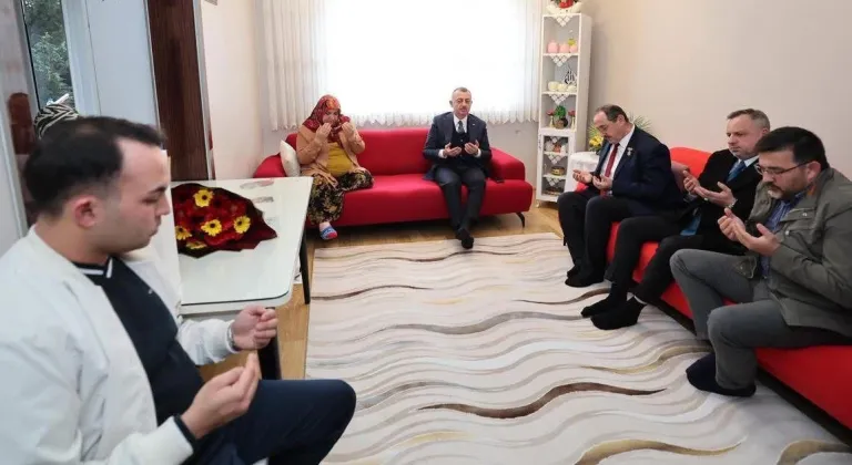 Başkan Büyükakın’dan şehit ailesine bayram ziyareti